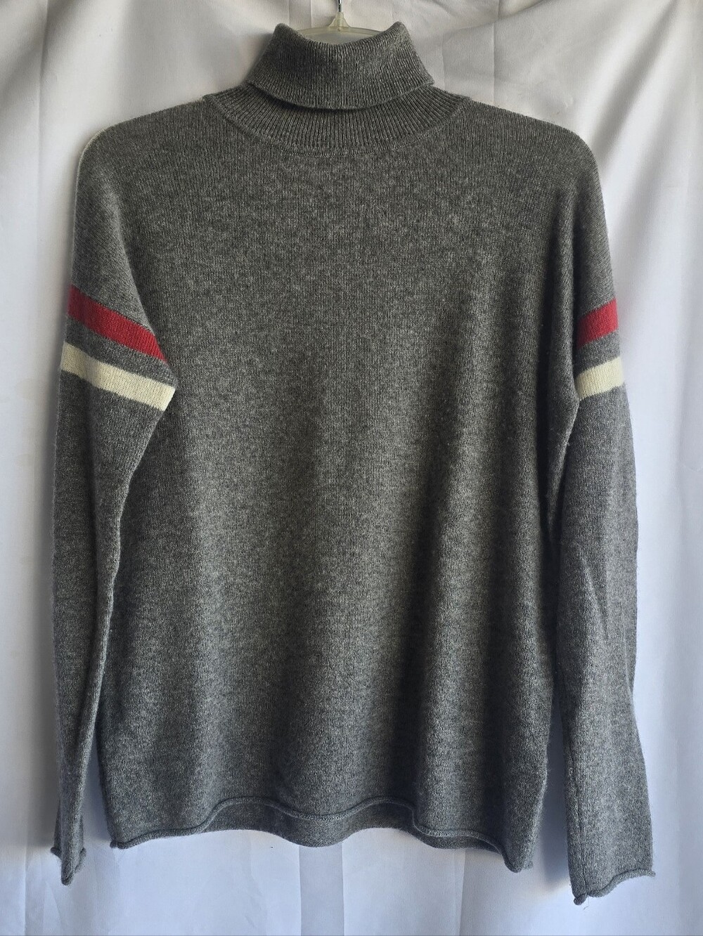 Velvet by Graham & Spencer Grey Crewneck Longsleeve Sweater, Women's Medium